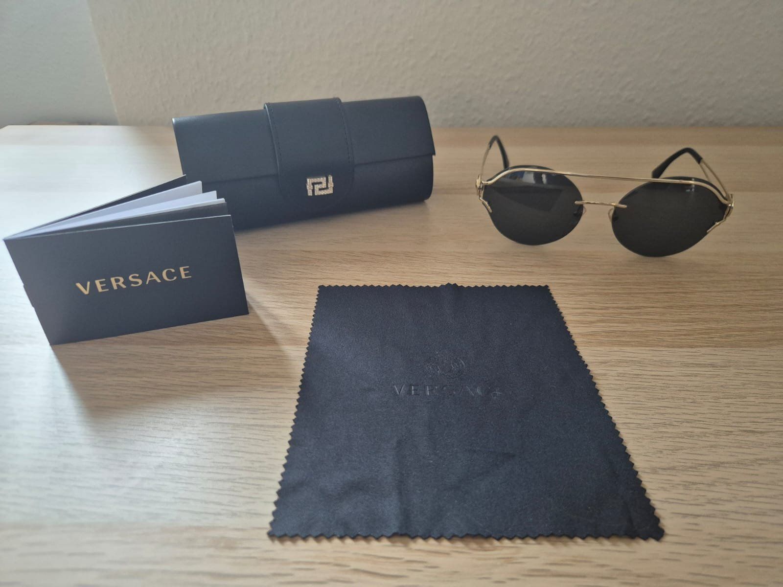 Versace Occhiali & Lenti: VERSACE Sonnenbrille – Nuovo (secondo la descrizione) da Zürich venduto da qui_b79t 1