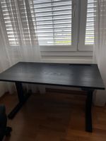 Höhenverstellbarer Schreibtisch