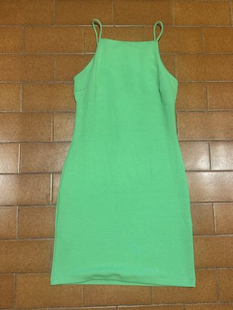 Robe vert MNG courte taille XS état neuf