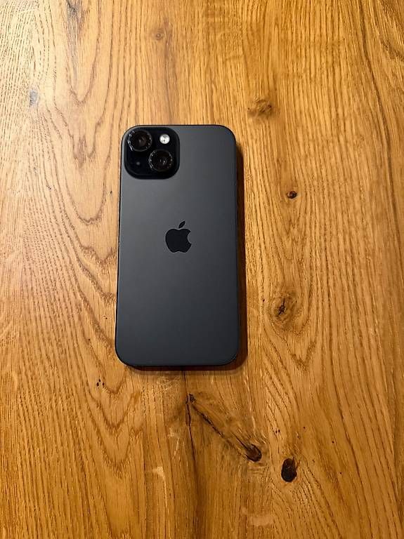 Portables: iPhone 15 128GB Black – D'occasion à Birmensdorf ZH par kuba_cz 1