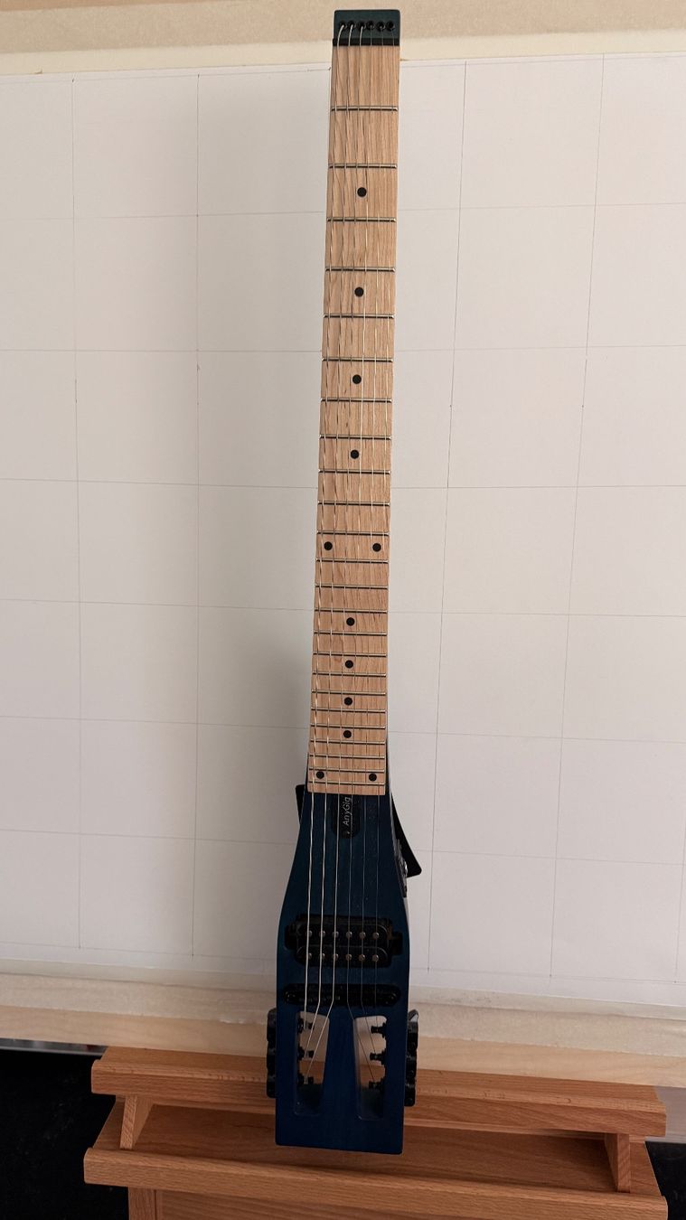 Strumenti musicali: Elektrische Reisegitarre – Usato da Luzern venduto da mar_sm7x