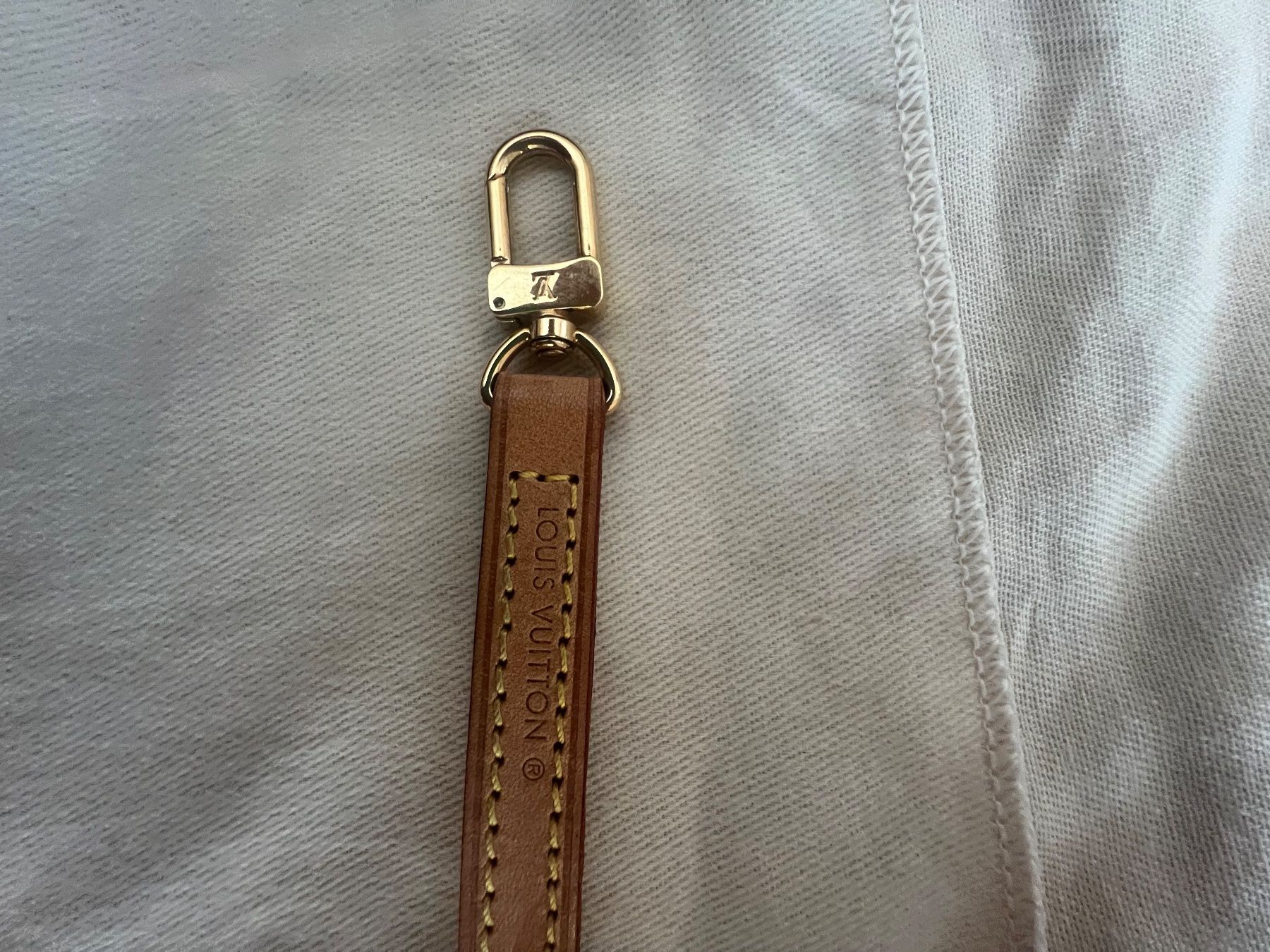 Louis Vuitton Sacs femmes: Louise Vuitton bag strap, new – D'occasion à Arzier Le Muids par oma_w5bq 2