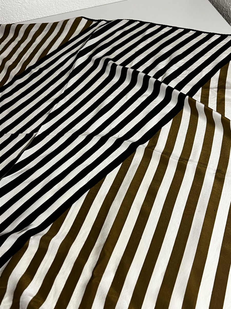 Foulards, Tücher & Schals: Foulard en soie – Gebraucht aus St-Pierre-Clages von ste_xk6p 4