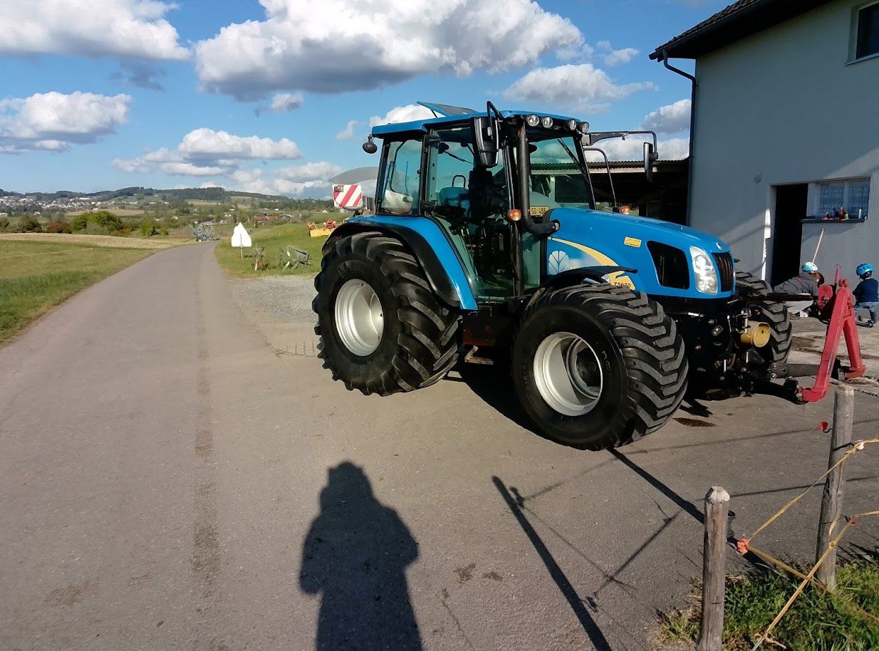 New Holland Traktoren: New Holland Traktor – Gebraucht aus Gossau SG von DHNG 4
