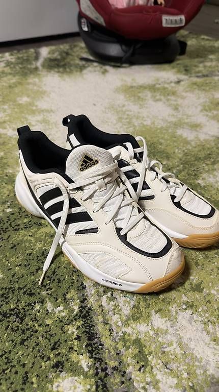 Scarpe da uomo: Adidas Hallenschuhe / Indoor  Grösse 41.5 – Usato da Pratteln venduto da mer_lkt6 1