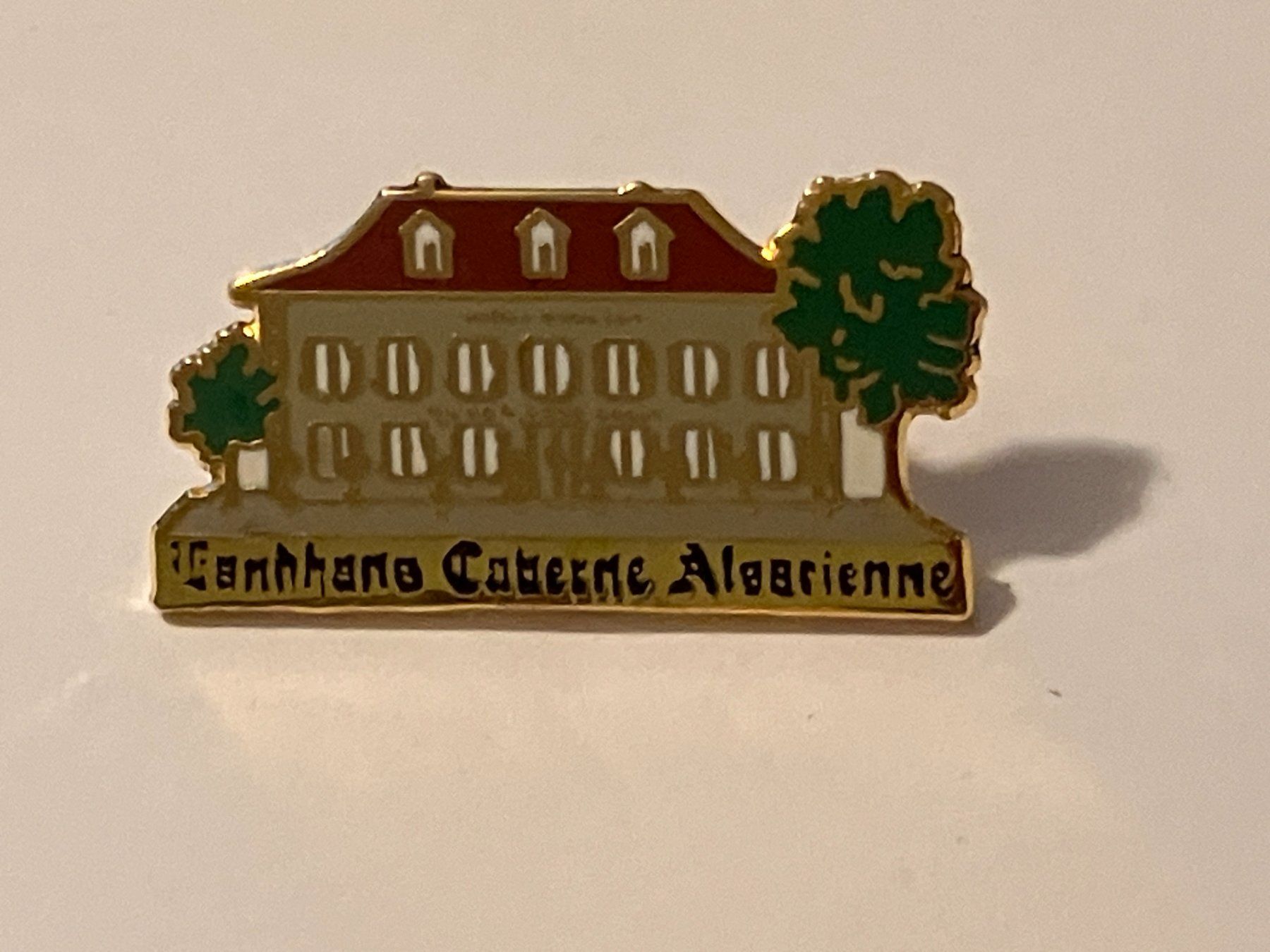 Placchette & Badge: 1 Pin Gasthaus Taverne Alsasienne – Usato da Basel venduto da djwwpp
