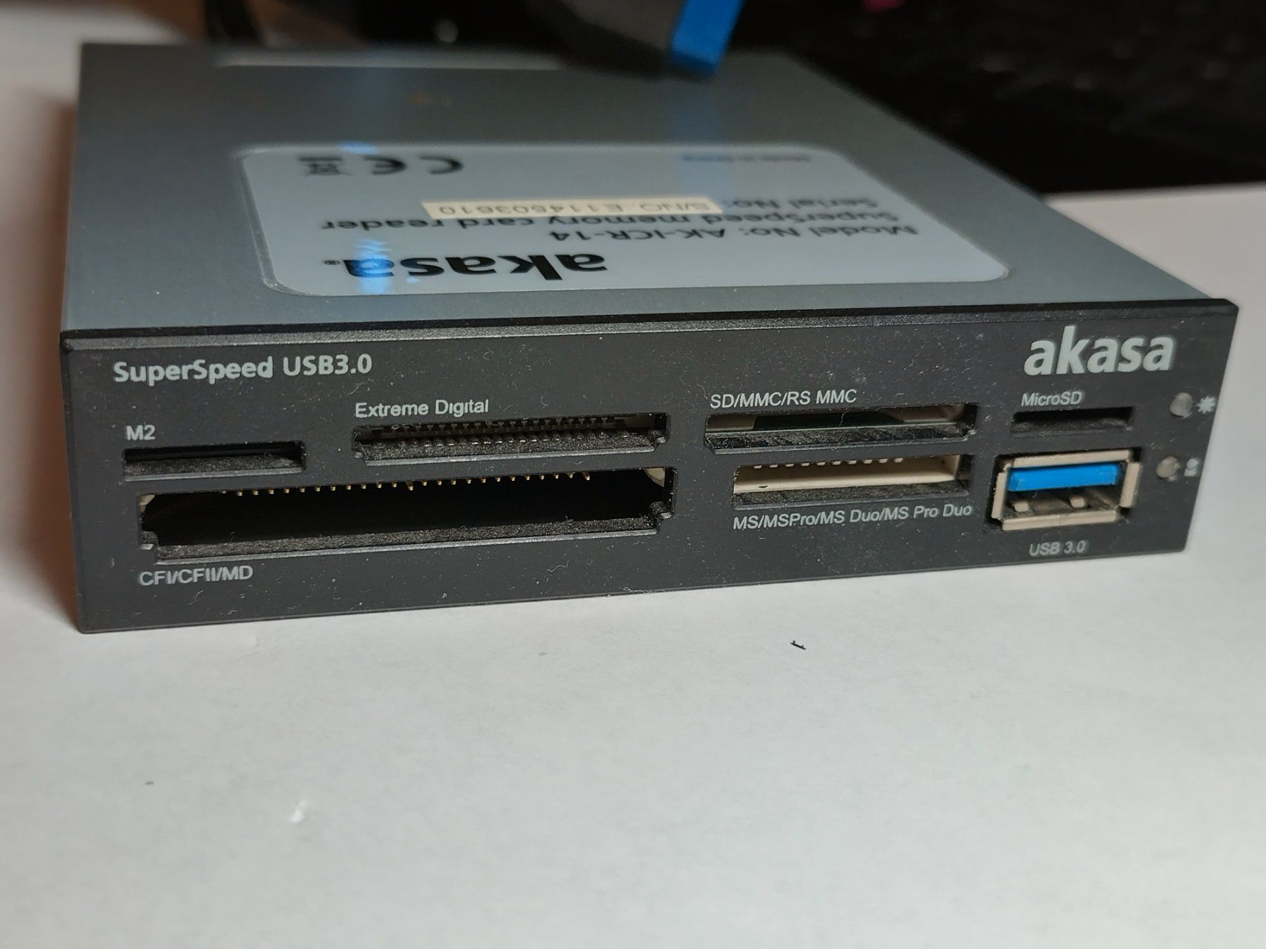 Lettori di schede: Akasa Kartenleser USB 3.0 AK-ICR-14 – Usato da Gunzgen venduto da flyhirsch60