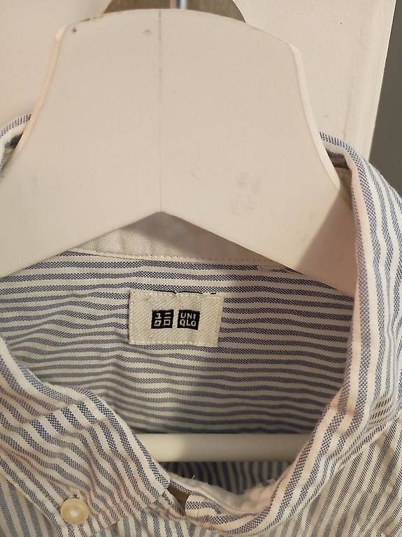 Chemisiers: Gestreiftes Hemd von Uniqlo – D'occasion à Zürich par Melianea 1