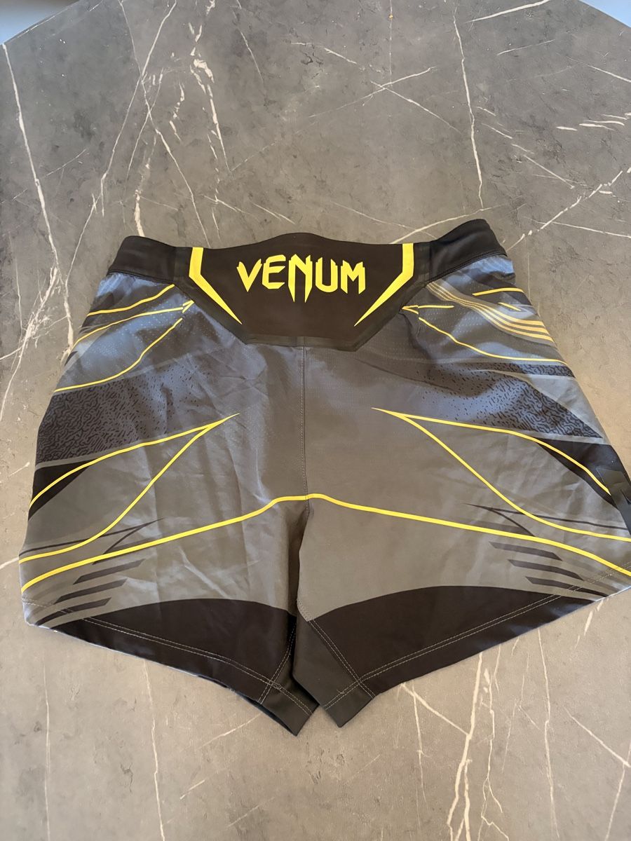 Pantaloni: UFC Venum Shorts Herren Grösse S – Usato da Luzern venduto da ram_cl2d 1