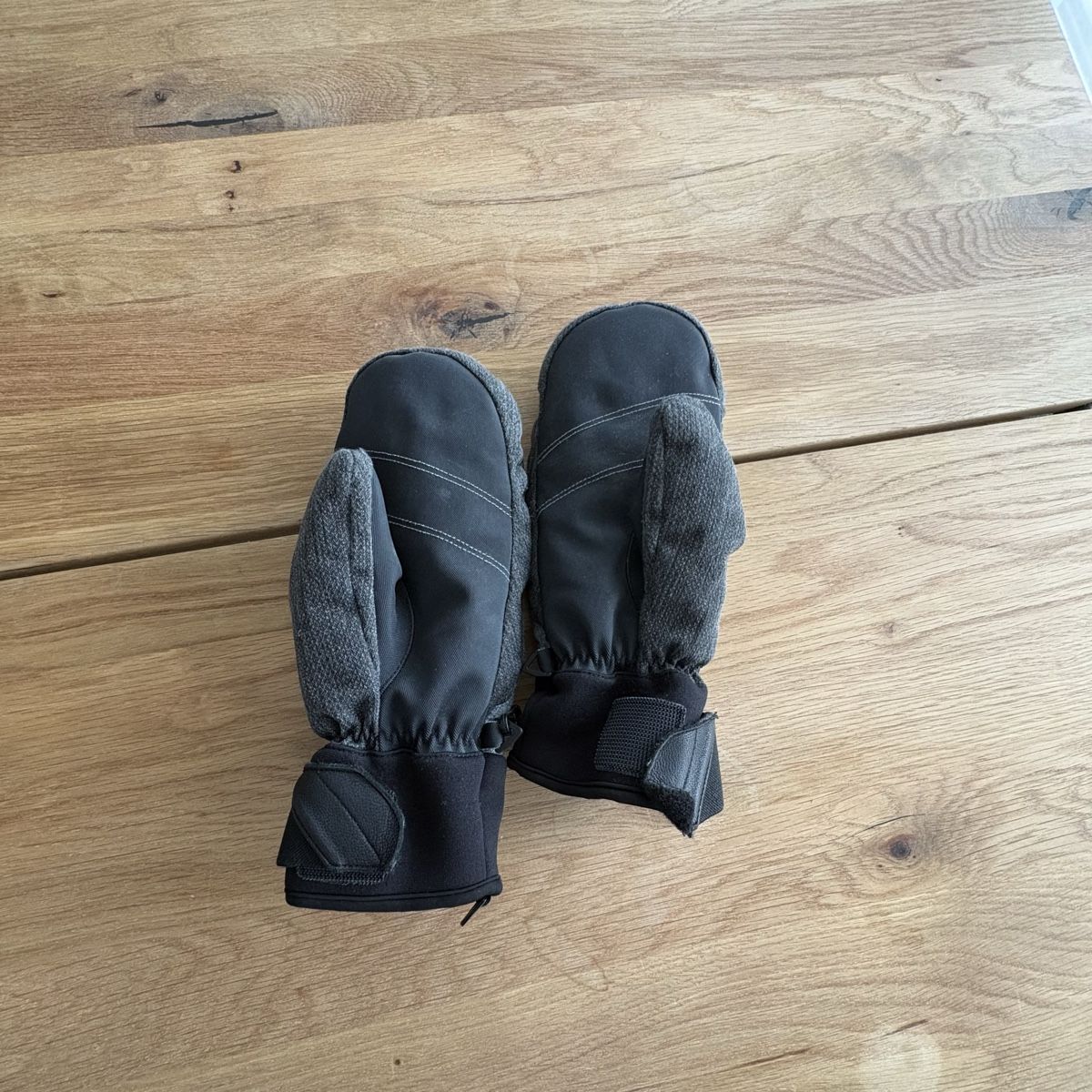 Guanti & manicotti: Skihandschuhe – Usato da Konolfingen venduto da Smorgi 1