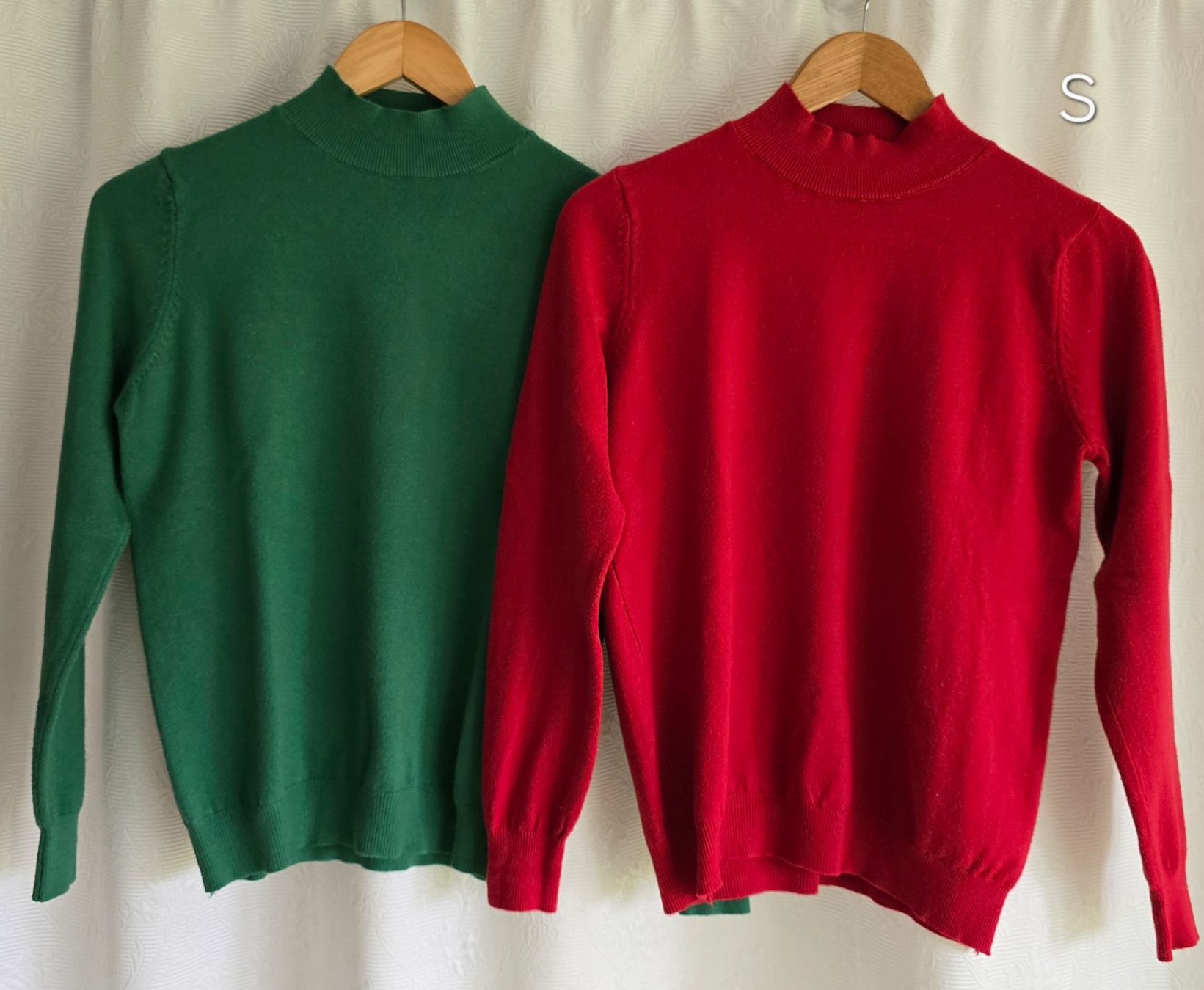 Lotti di vestiti: Rollkragenshirt-Set, S, Rot & Grün – Usato da Meggen venduto da everydaysale