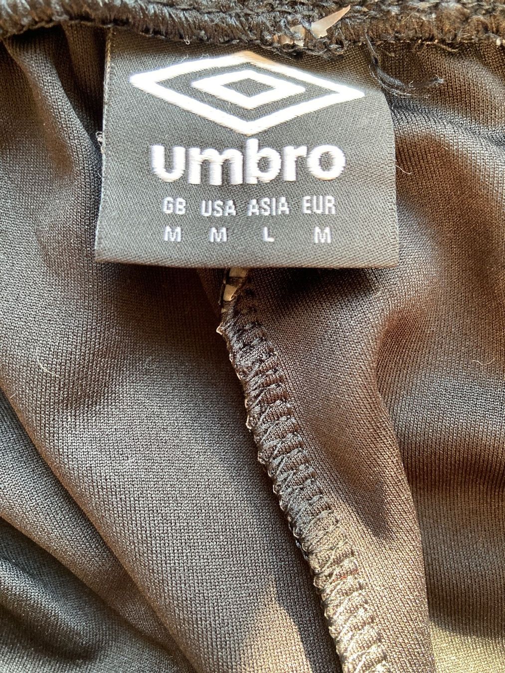 Hosen: Umbro Sport Shorts Grösse M – Gebraucht aus Basel von 93Miles 3