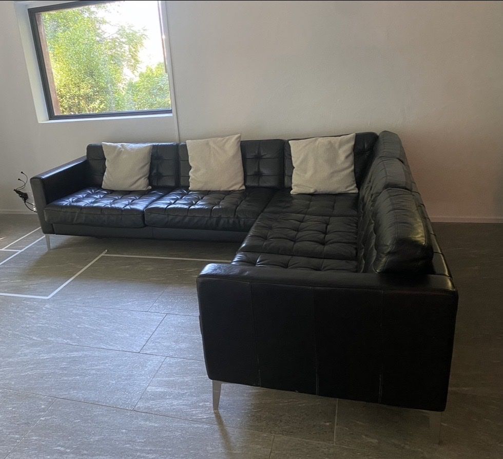 Sofas: Divano nero  – D'occasion à Davesco-Soragno par Chichijango 1