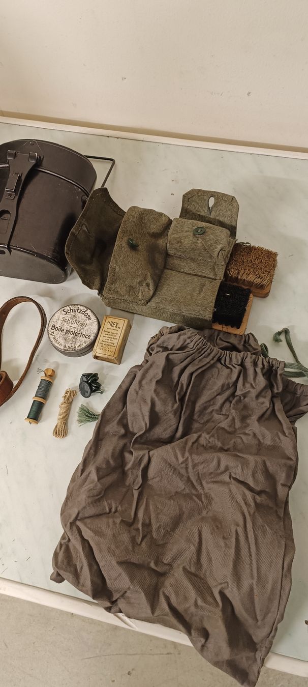 Schweizer Armee Zaini: Schweizer Militär Rucksack & Zubehör Set  – Usato da Pfäffikon ZH venduto da K-V-M 6