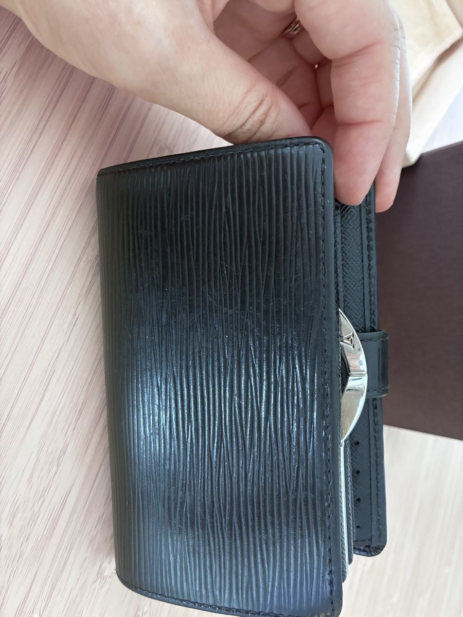 Louis Vuitton Brieftaschen: Louis Vuitton Epi Portemonnaie – Gebraucht aus Männedorf von Julilah 1