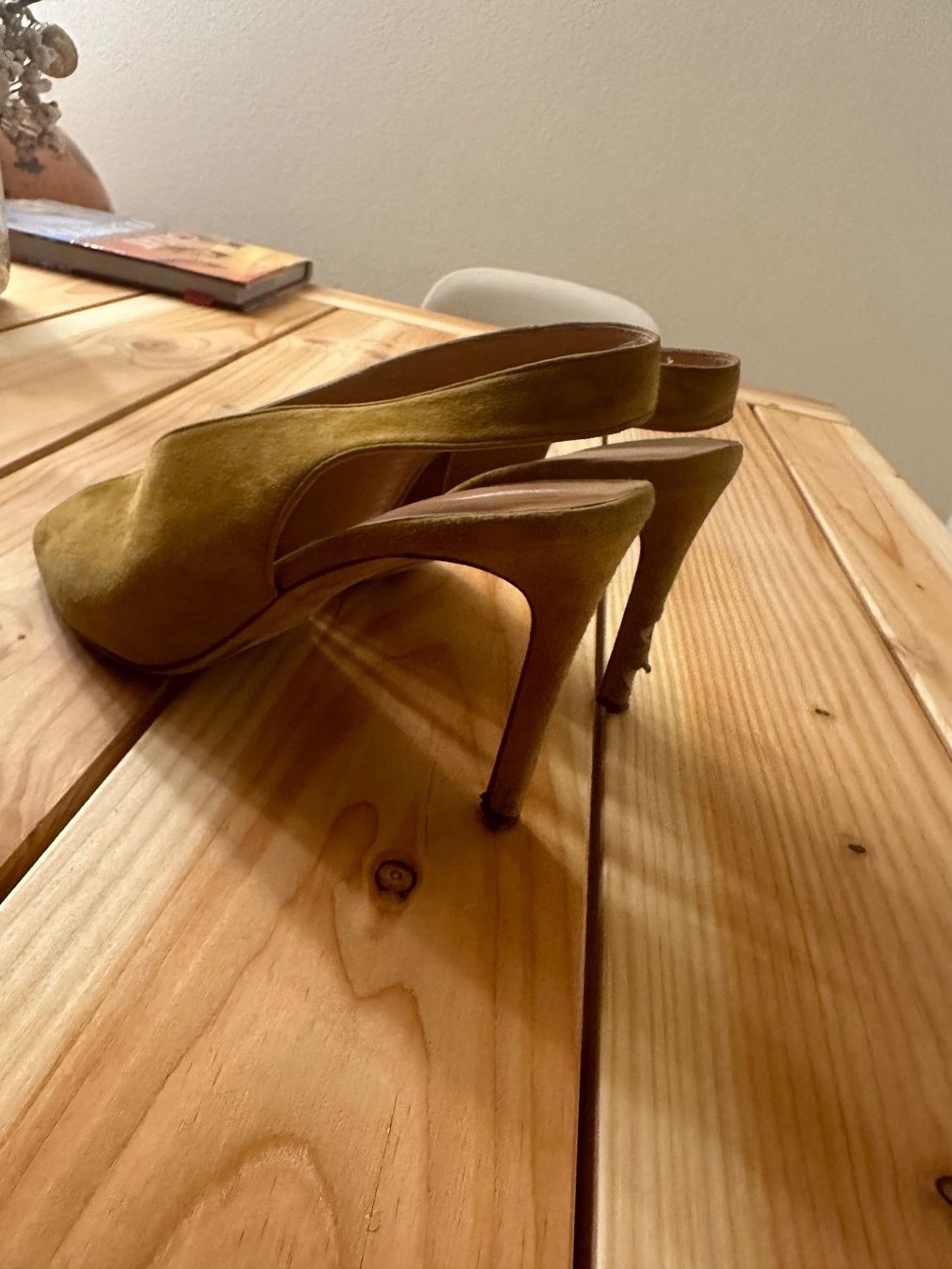 Scarpe da donna: Ockerfarbene Pumps, Italienischer Wildleder – Usato da Cham venduto da ninochka02 4