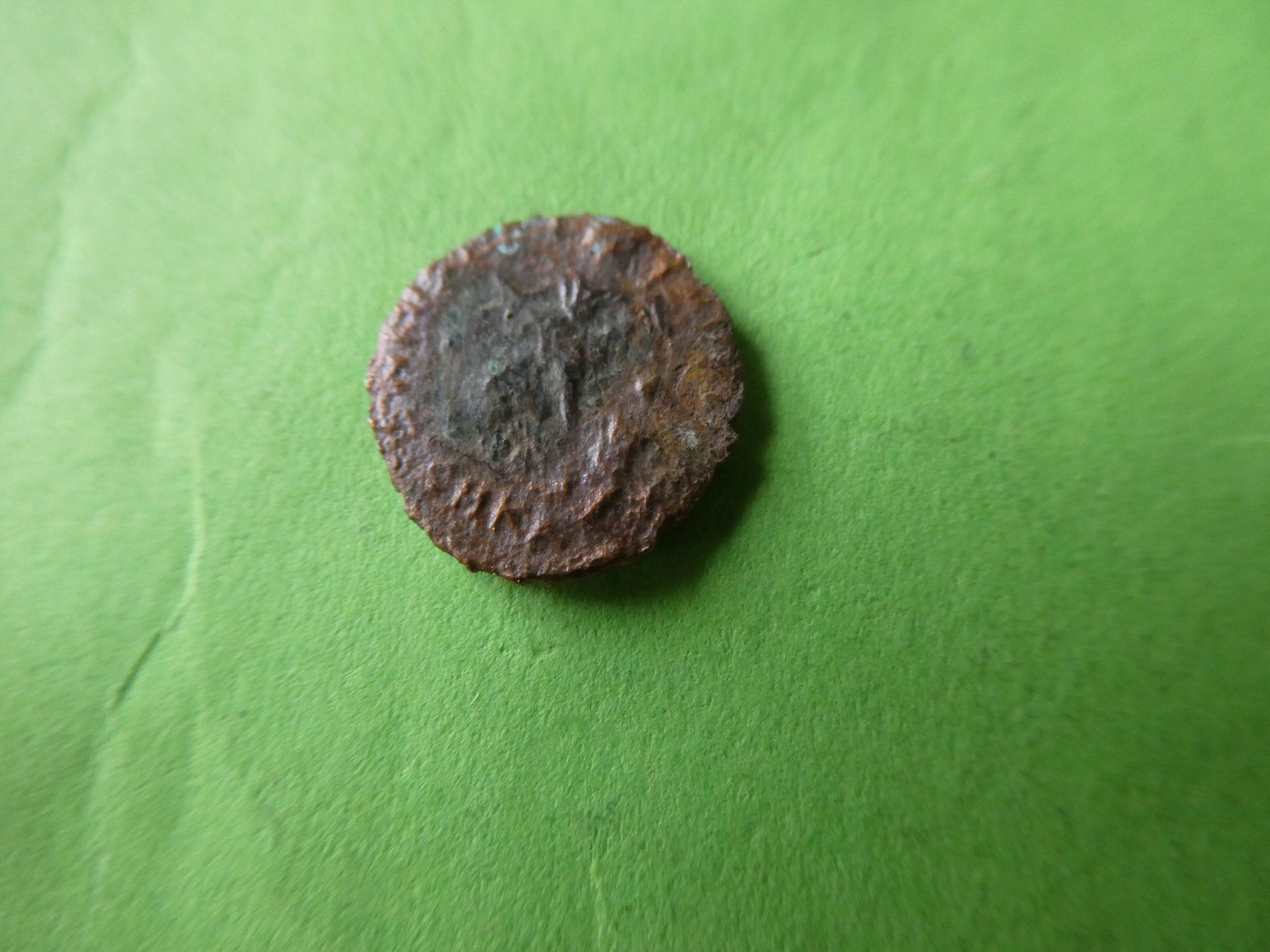 Tutti le monete: uralte Bronzemünze 12 mm     0.55 g – Usato da Hinterforst venduto da Rohusri 2