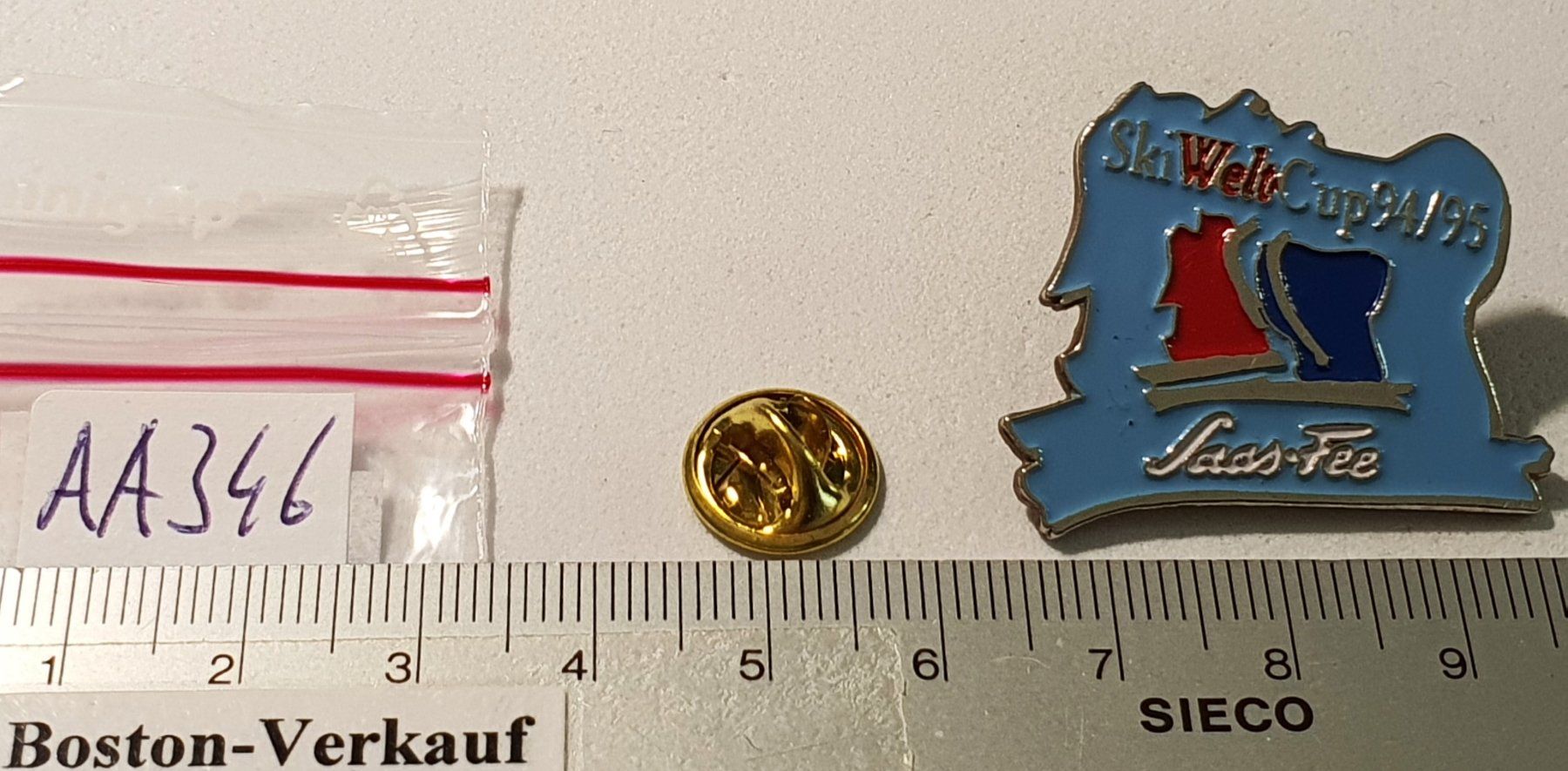Placchette & Badge: AA346 - Pin Ski Welt Cup 1994/95 Saas-Fee – Usato da Reinach BL venduto da Boston-Verkauf 1