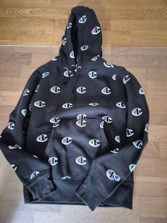 Schwarzer Hoodie der Marke Champion 1