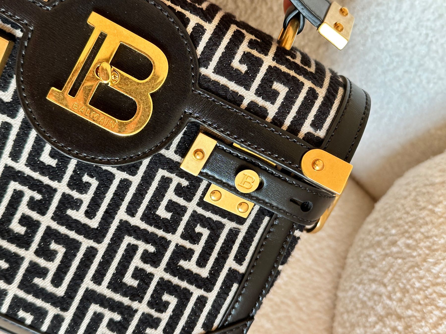 Balmain Taschen für Damen: Balmain Buzz – Neu (gemäss Beschreibung) aus Läufelfingen von kiaverann 2