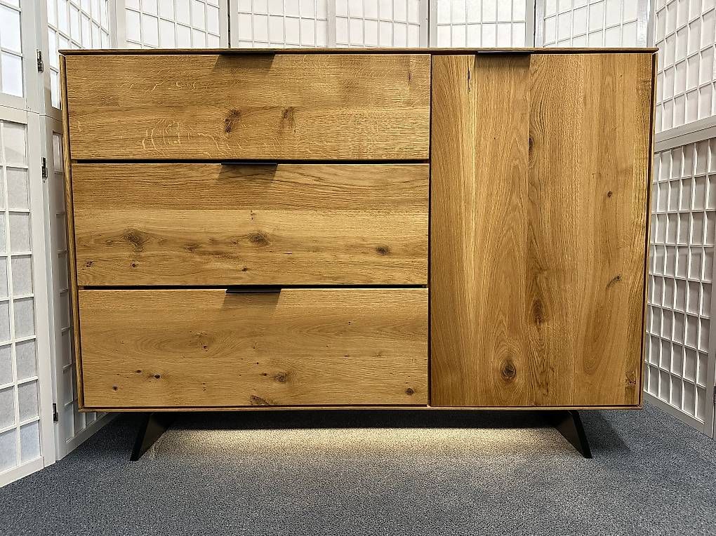 Cassettiere: Sideboard Kommode LUGANO Wildeiche massiv 138 x 99 cm – Nuovo (secondo la descrizione) da Unterentfelden venduto da moebelrufli 7