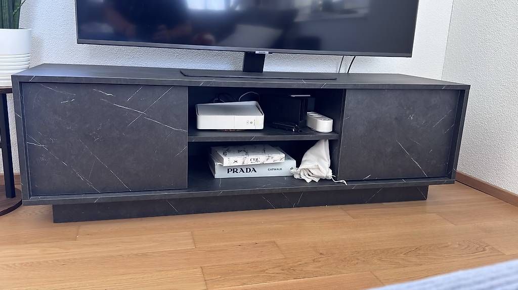 Mobili TV: TV Lowboard / Sideboard – Usato da Hirzel venduto da TargatoNA