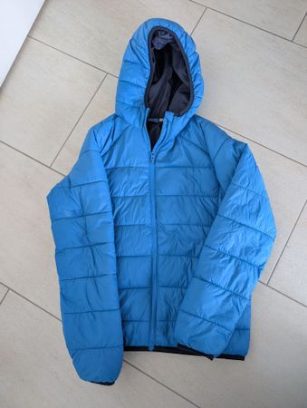 Leichte, blaue Winterjacke mit Kapuze, Grösse 152