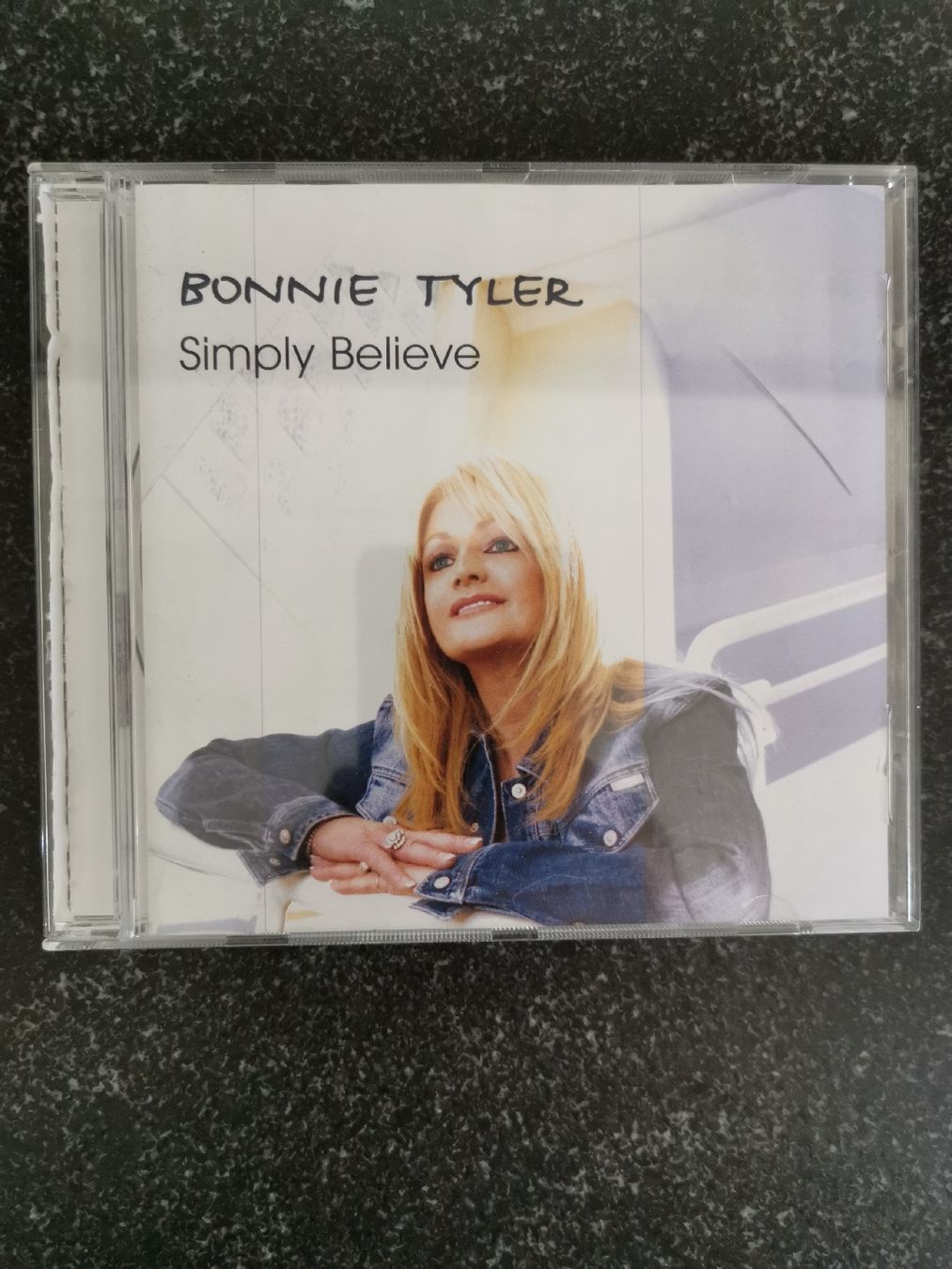 CDs: BONNIE TYLER SIMPLY BELIEVE – Gebraucht aus Genève von abba74