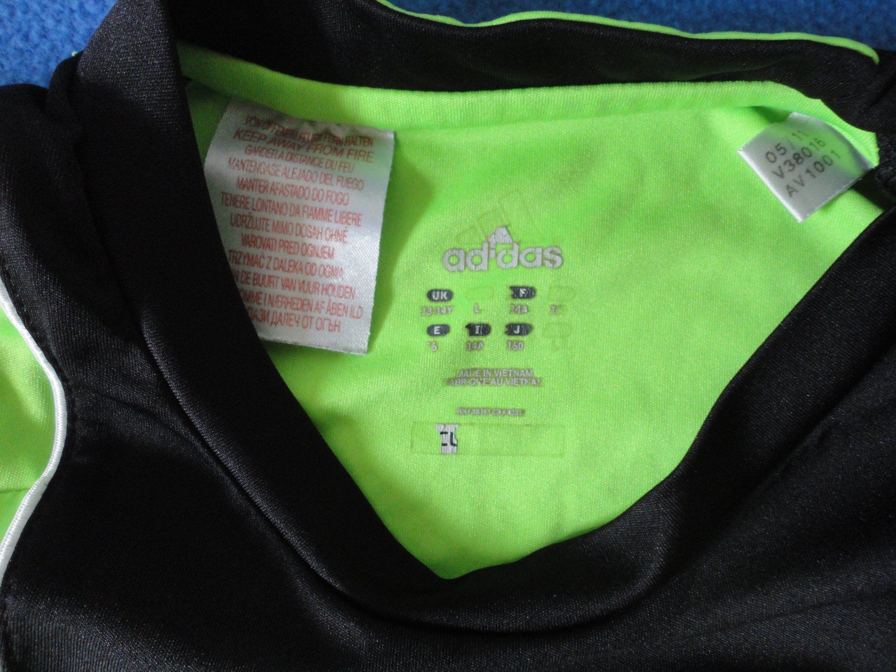 Adidas Scarpe, pantaloni & magliette da ginnastica: Adidas Kinder-Trikot Gr. 164 – Usato da zürich venduto da parts5060 1