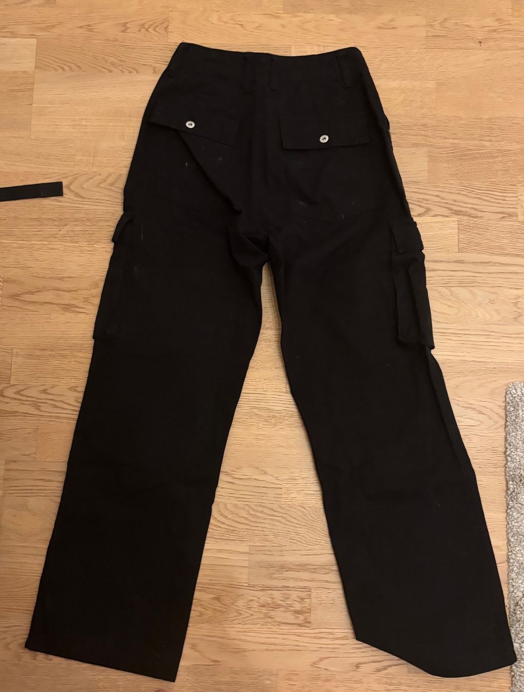 Bershka Pantalons: Pantalon cargo – Neuf (Voir description) à Nyon par liz_ss6g 1