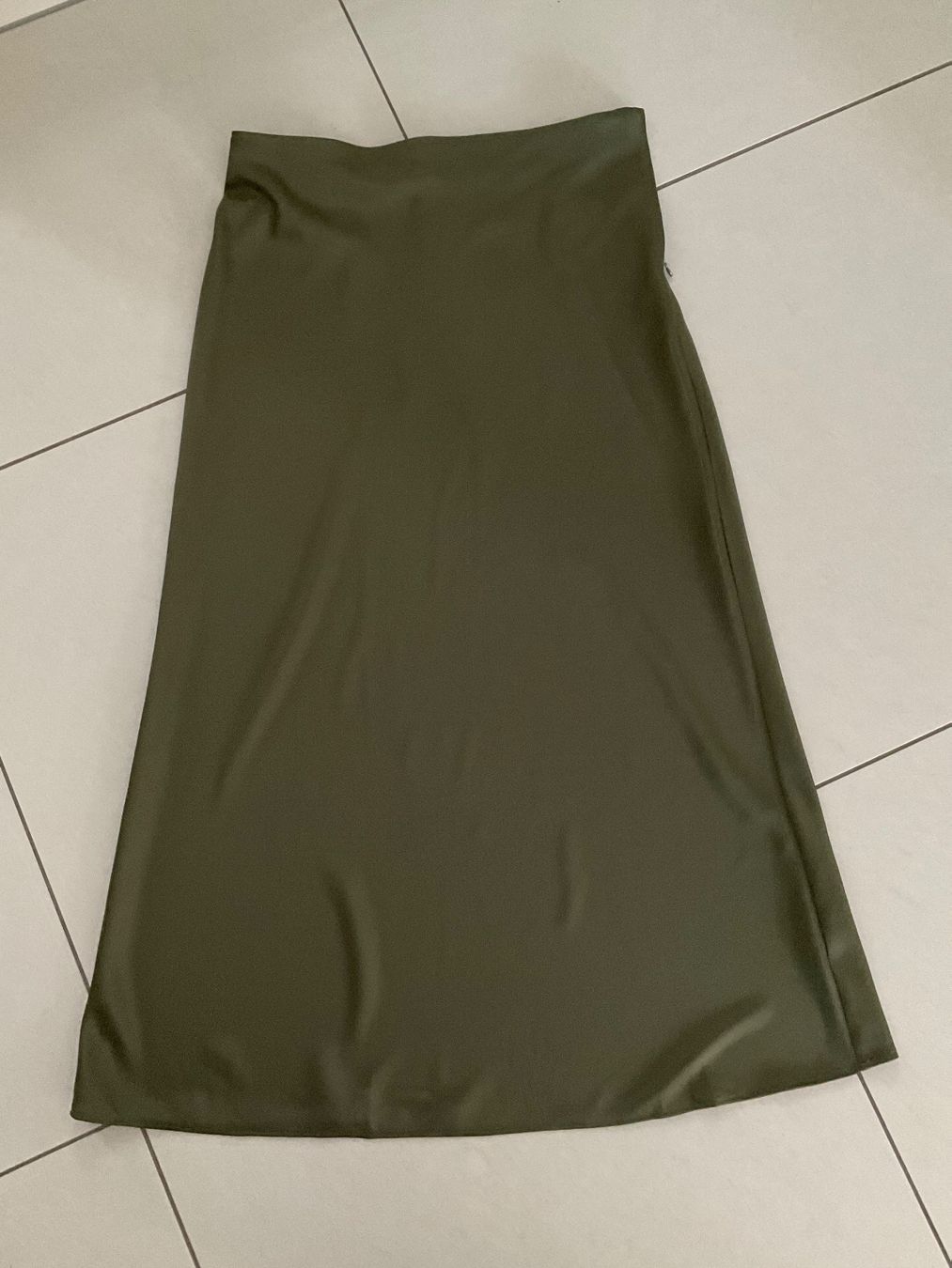 H&M Röcke: A-Linien-Satin Rock - oliv 42 – Gebraucht aus Zufikon von AGLAOPHOTIS