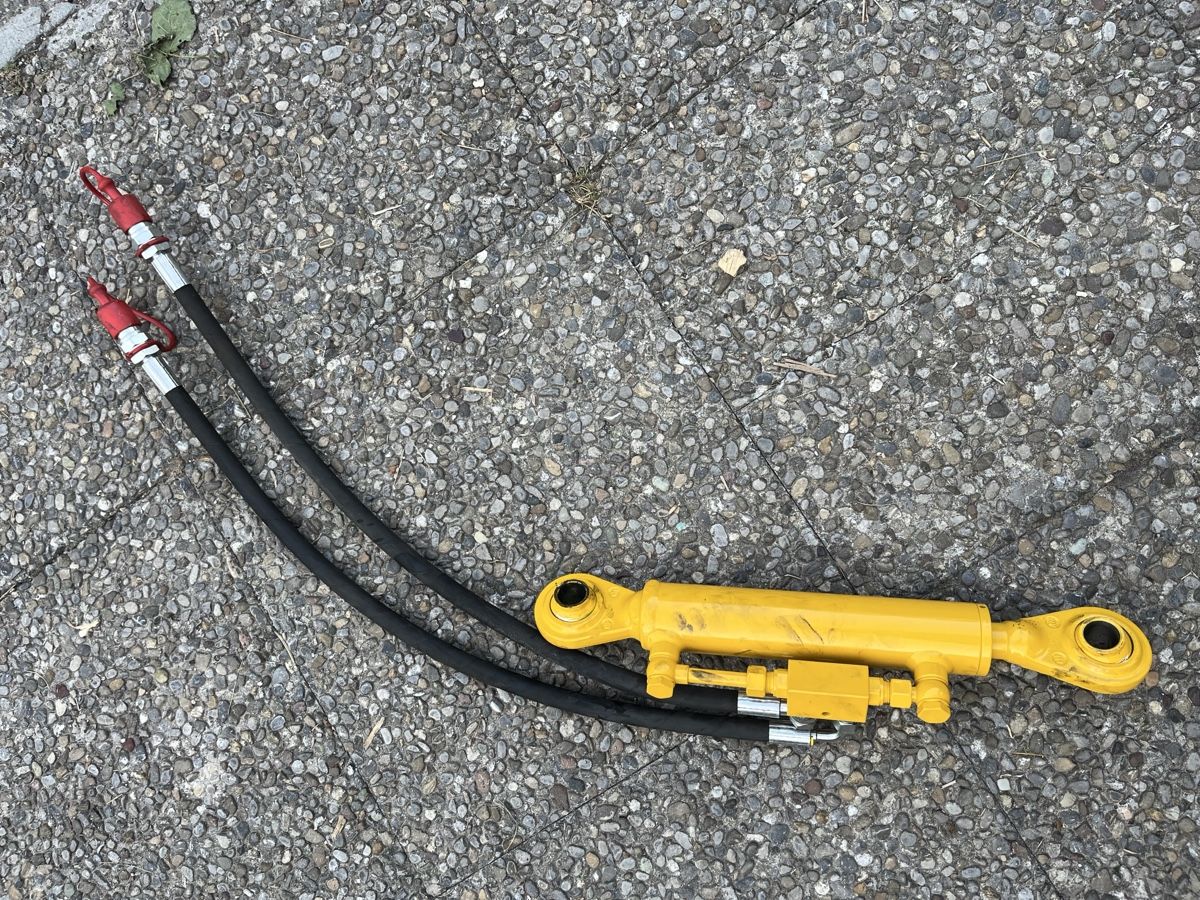 Sonstiger Industriebedarf: Hydraulischer Oberlenker mit Schläuchen – Neu (gemäss Beschreibung) aus Fischingen von nat_9qn7