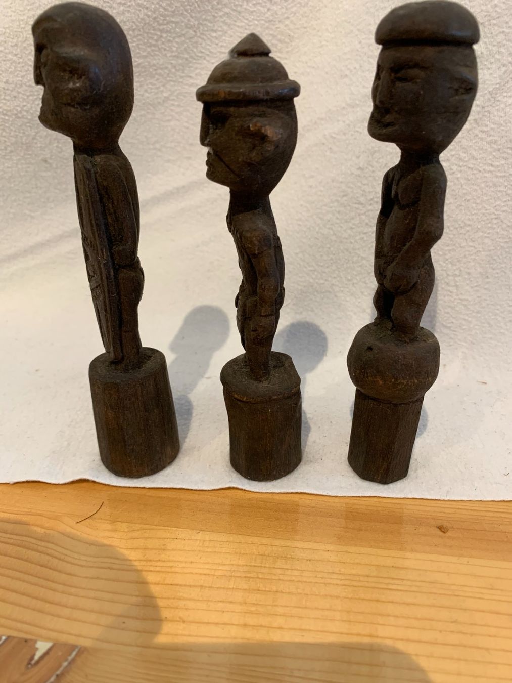 Skulpturen & Statuen: 3 Holz-Fetische aus Indonesien – Gebraucht aus Mumpf von dadaboygugulini 3