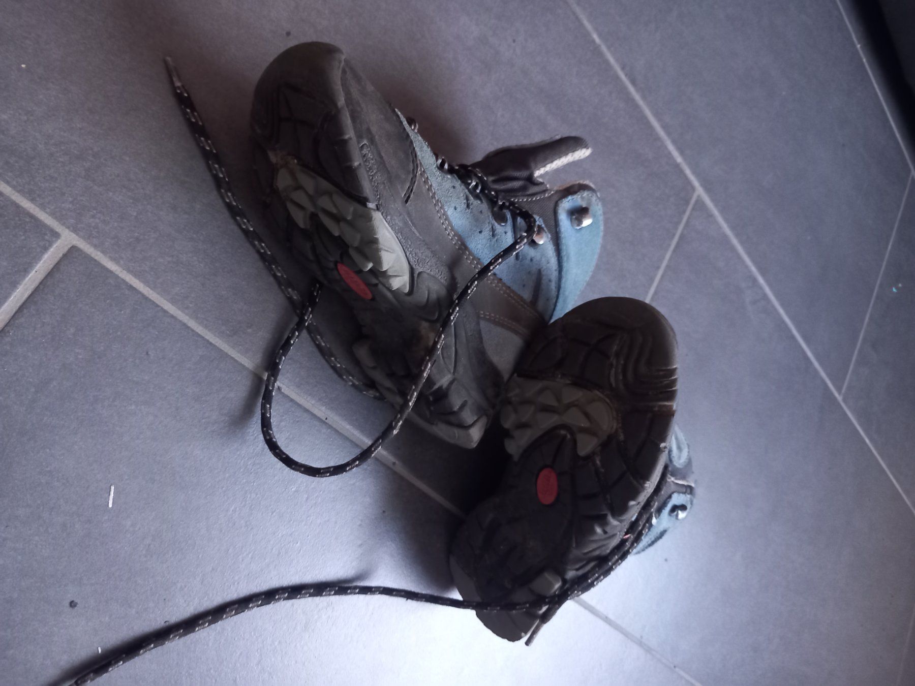 Everest Scarpe per ragazzi: Wanderschuhe everest 28 – Usato da Nassen venduto da Andreakocnar 1