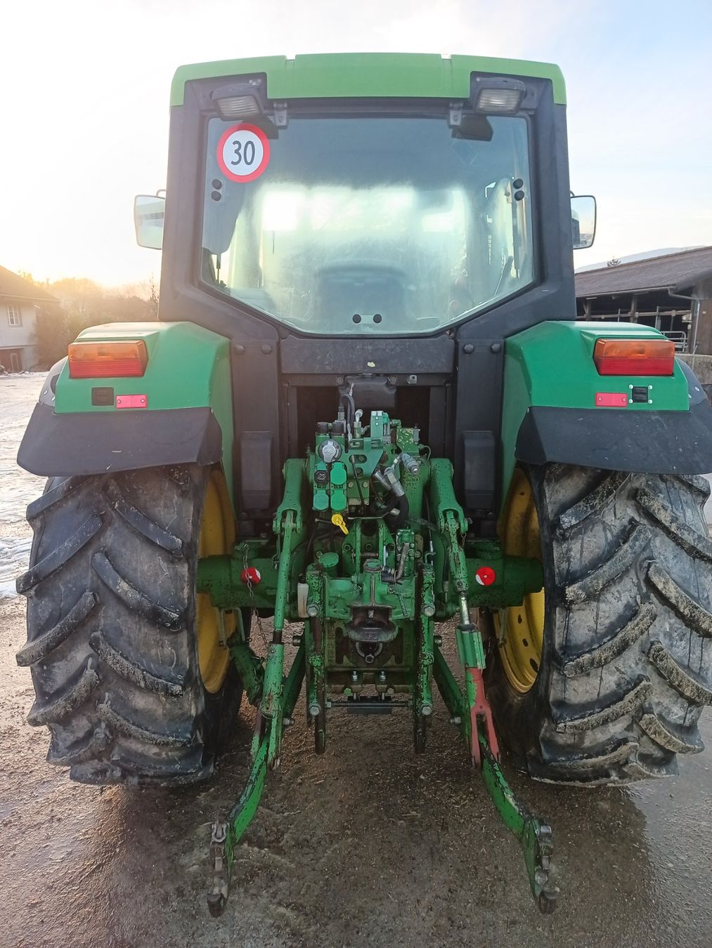 John Deere Trattori: Traktor John Deere 6100 mit Frontlader Alö – Usato da Selzach venduto da oppla 6