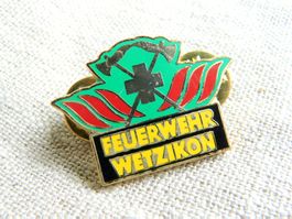 • Feuerwehr Wetzikon numm. 372/500  pompiers   Pin M9V.54