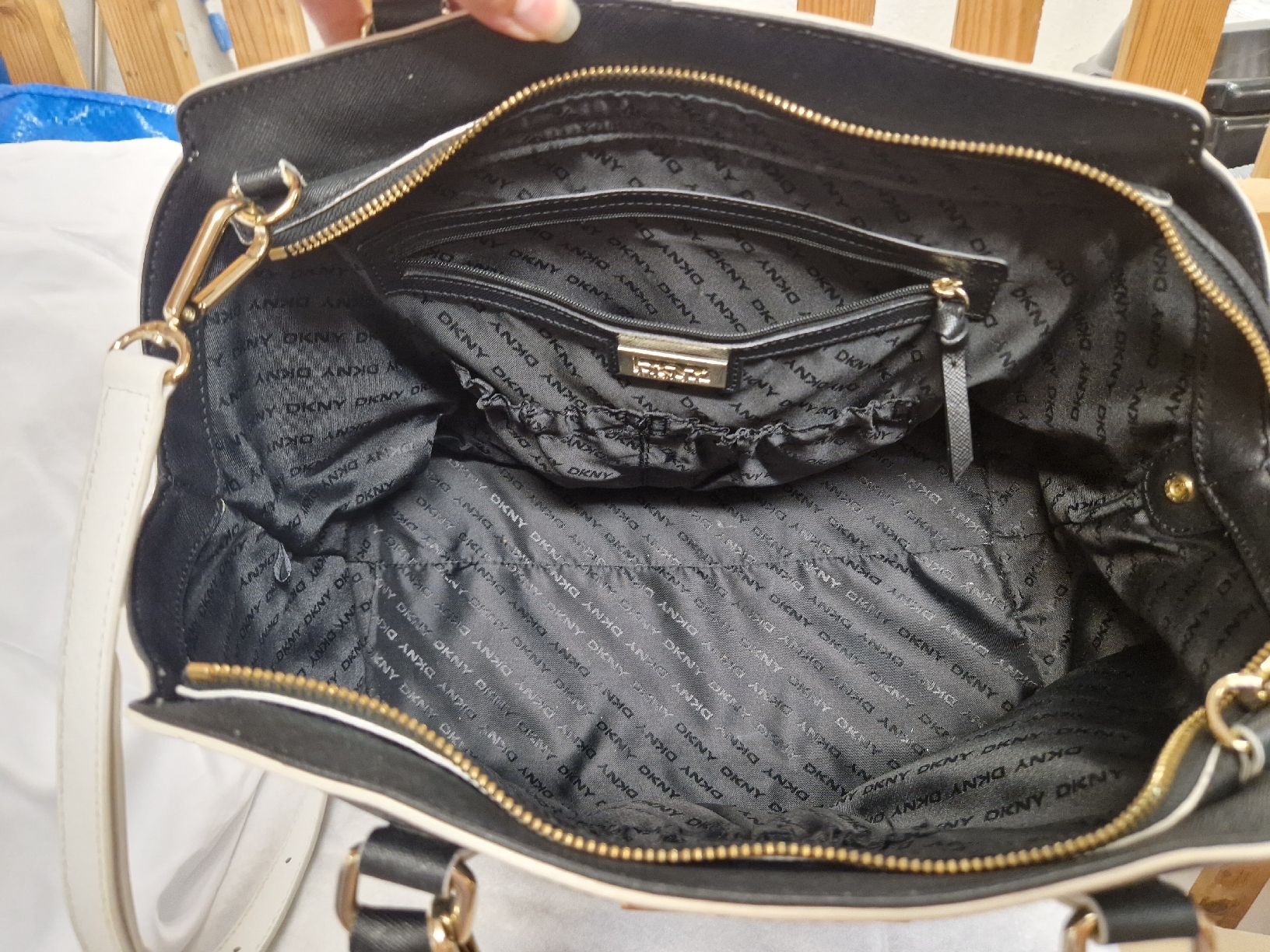 DKNY Taschen für Damen: DKNY Tasche schwarz/weiss – Gebraucht aus Zürich von Mani56 2