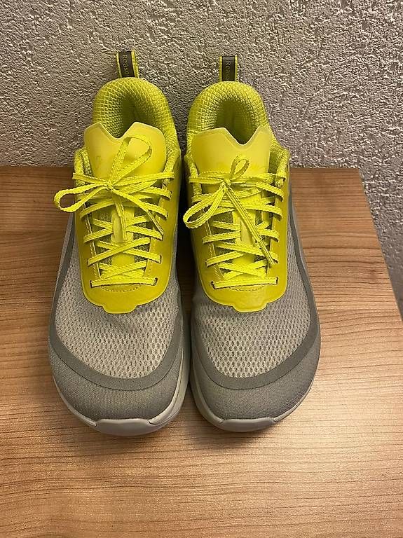 Scarpe da uomo: Sportschuhe Gr. 43 – Usato da Lengnau AG venduto da Golf_2 1