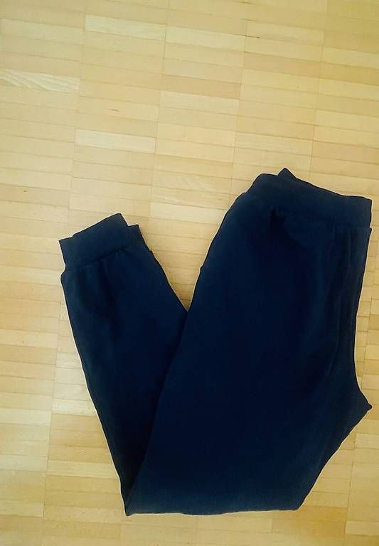 Pantaloni: Trainerhose Tchibo Grösse 36 – Usato da Binningen venduto da SimoneMinimalism 1