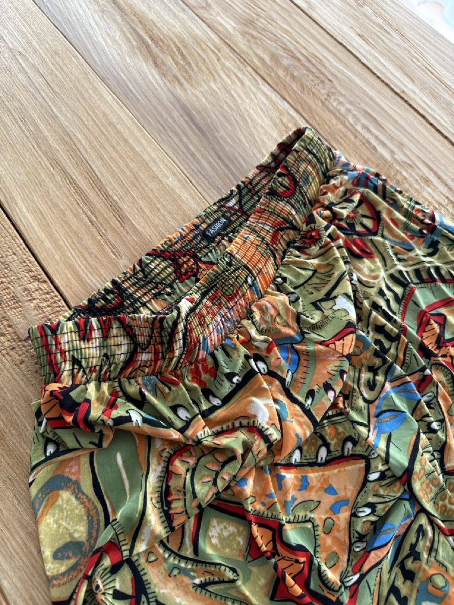 Pantaloni: Farbenfrohe Sommerhose mit einzigartigem Muster, Grösse M – Usato da Rotkreuz venduto da Herbsttraum 2