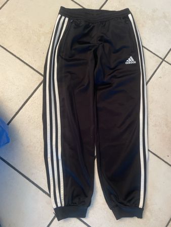 Adidas Trainingshose schwarz Grösse 140 Jungen guter Zustand