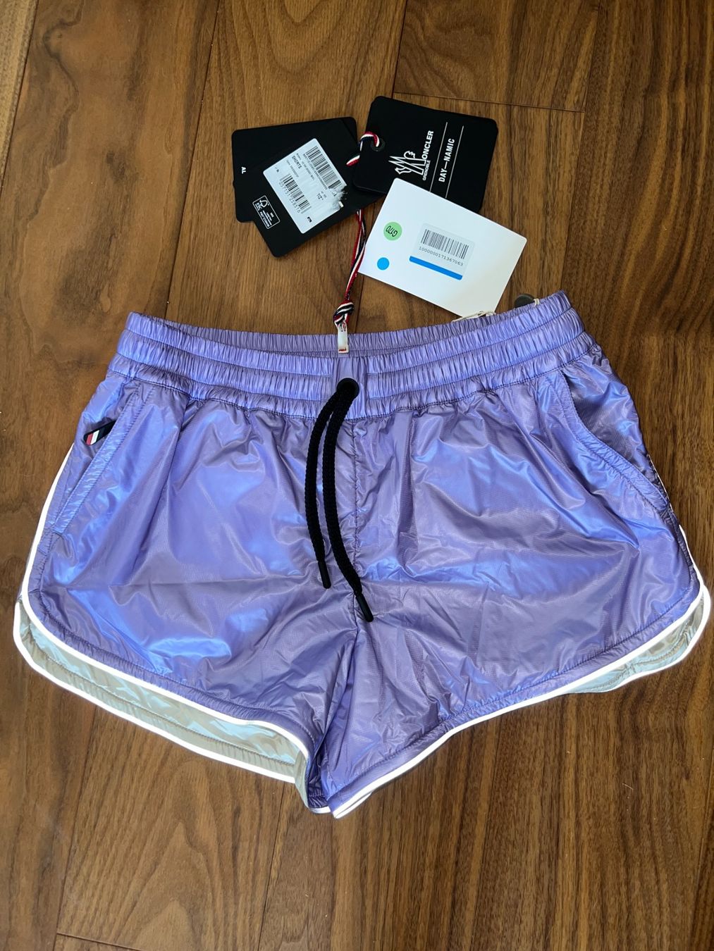 Moncler Pantaloni: New Moncler shorts - L – Nuovo e nell'imballaggio originale da St-Sulpice VD venduto da juhdu
