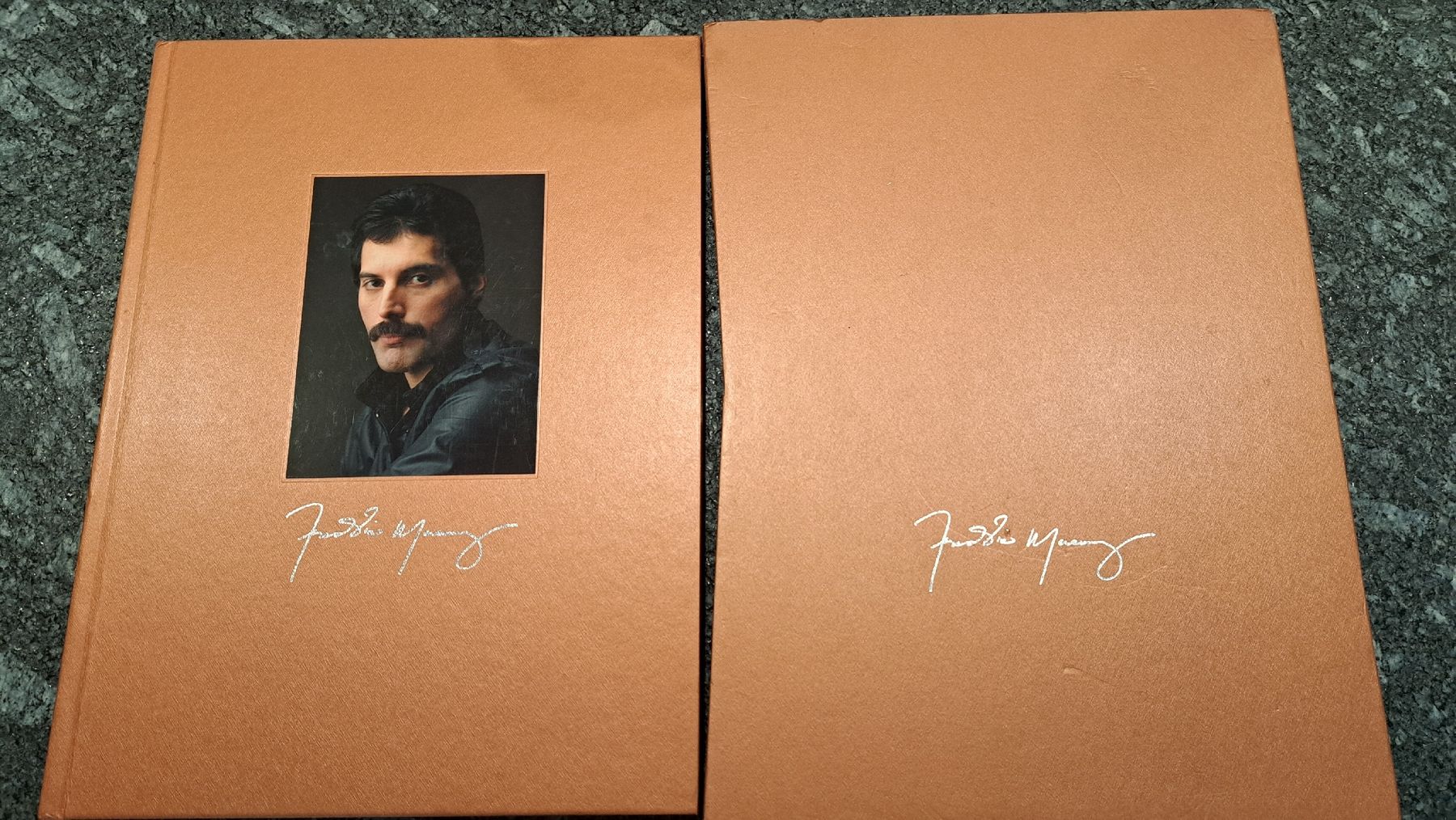 Libri: Freddie Mercury The Solo Collection – Nuovo (secondo la descrizione) da Oberegg venduto da Stern80