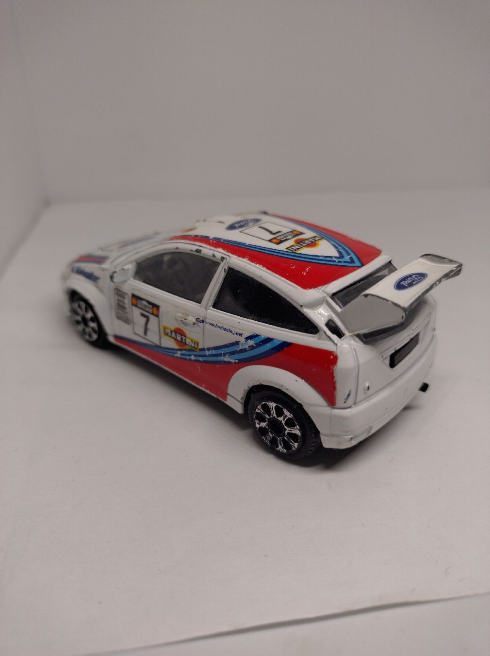 Bburago Modellini d'auto: Bburago Ford Focus WRC Martini  – Usato da La Chaux-de-Fonds venduto da Pierrot8404 3