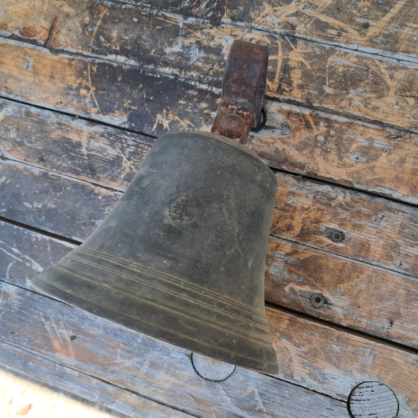 Glocken & Treicheln: ALTE SCHEUNENFUND GLOCKE – Gebraucht aus Murten von SHETHOF