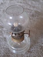 Alte, hübsche, Vintage Petrollampe aus Glas fürs Puppenhaus