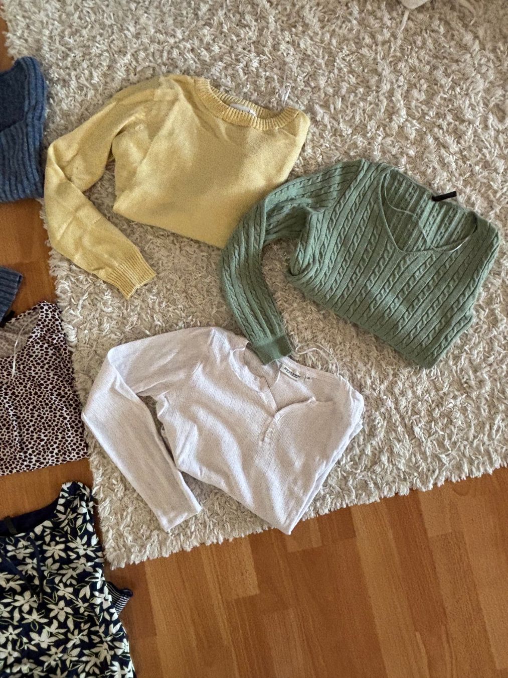 Lotti di vestiti: Damenkleiderpaket Grösse S – Usato da Olten venduto da Sonjason 3
