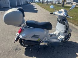 Vespa Piaggio 300 GTS Super Tech