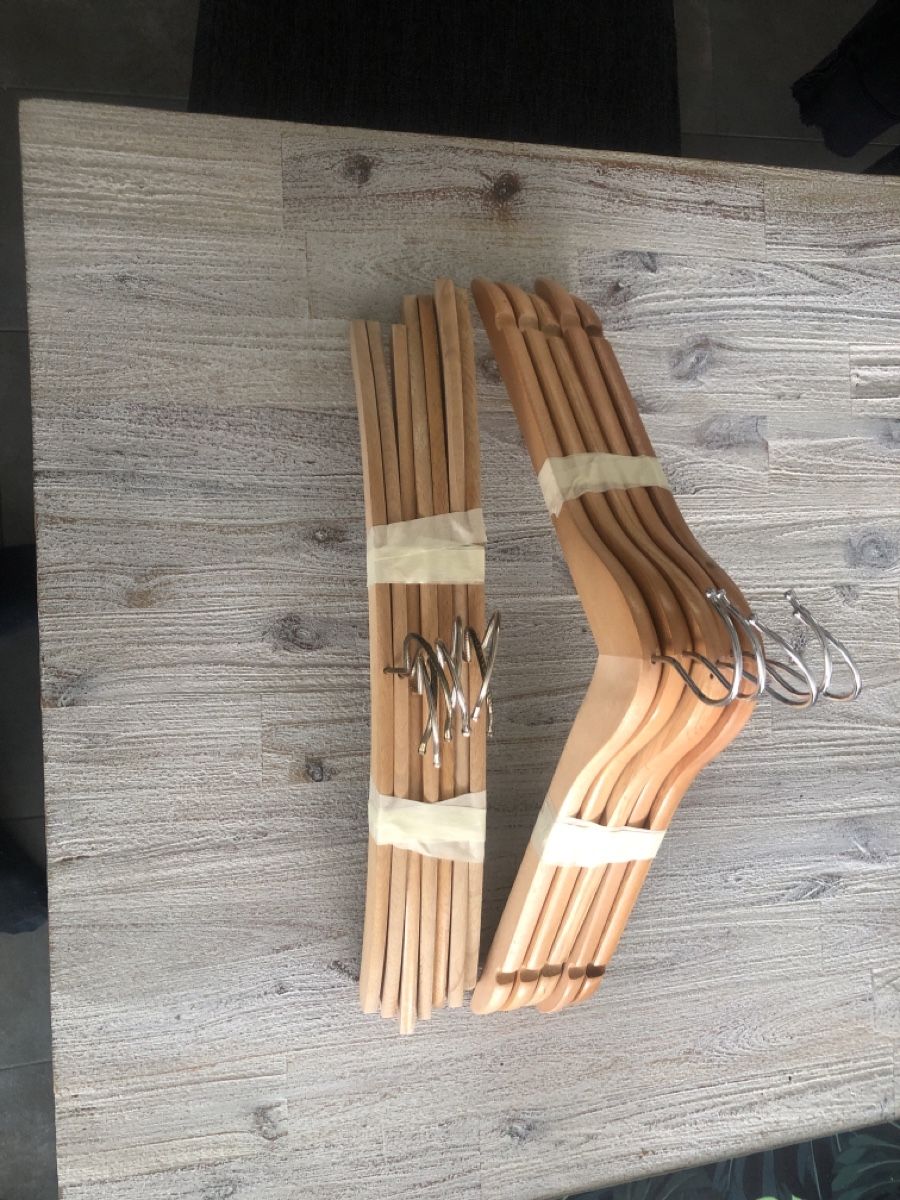 Appendiabiti: Holzkleiderbügel 12 Stück – Usato da Balterswil venduto da gia_wzk8 1