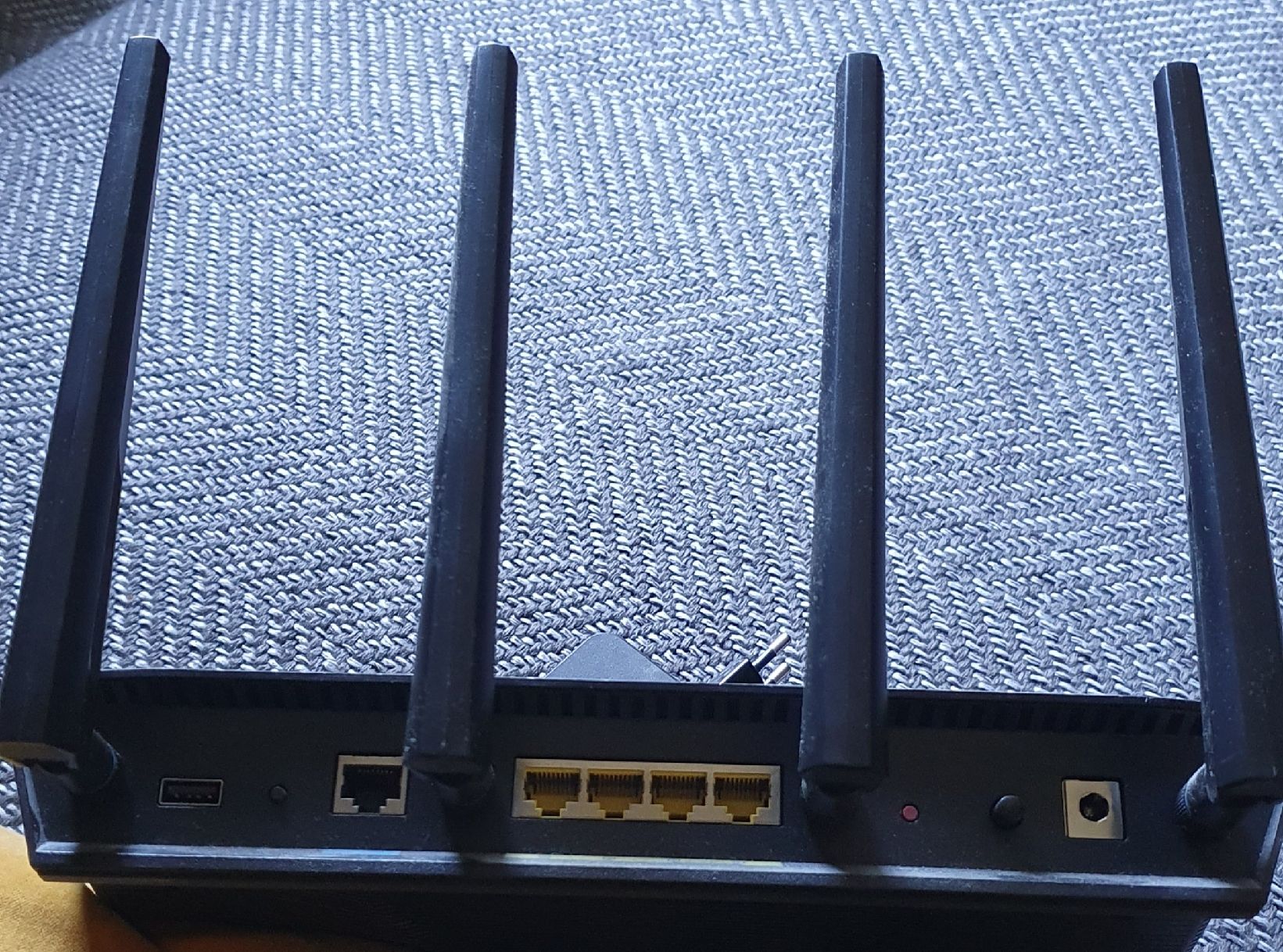 Asus Modems & Routeurs: Router Asus Dualband – D'occasion à Steg im Tösstal par cba63 1